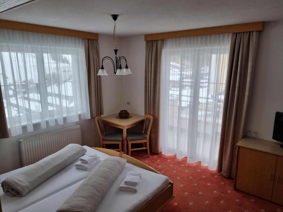 Hotel Garni Corinna Ischgl Exteriör bild